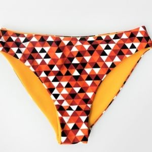 NWOT CUPSHE IRREVERSIBLE Yellow/ Red White And Black Geometric Triangle Print